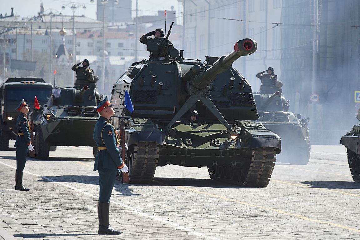 В Екатеринбурге на следующей неделе начнутся репетиции парада Победы -  «Уральский рабочий»